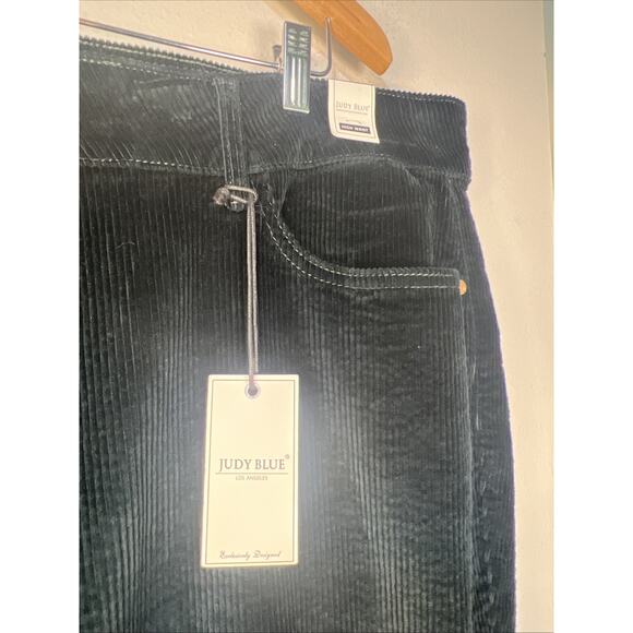 Judy Blue 24 W Emerald Green slimming Corduroy Wide Leg High Waist Pants 24W NWT - Picture 6 of 16